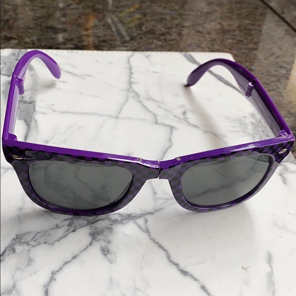 Foldable, Compact, On The Go Sunglasses - Picture 6 of 10